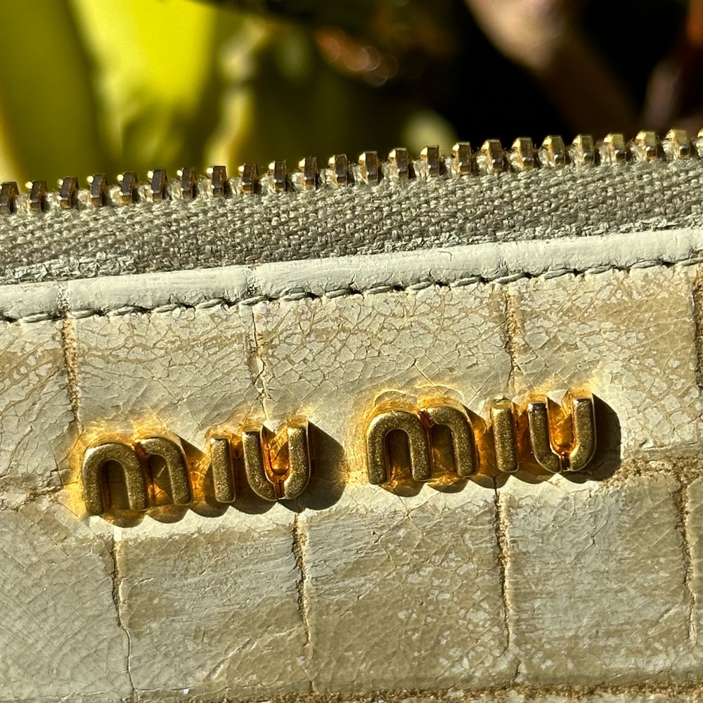 MUI MUI zip around wallet. EUC. Pale Green Snake-like print on outside, - Picture 2 of 11